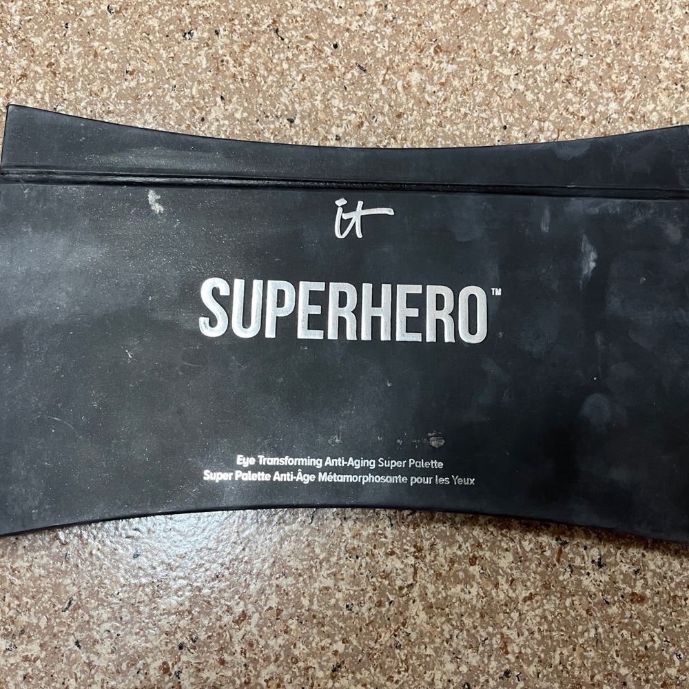 IT eyeshadow palette